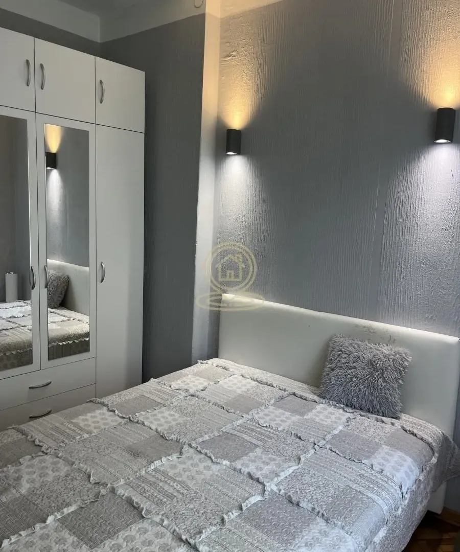 Rent, two bedroom apartment, 51m², Vračar Sve Podlokacije, Beograd