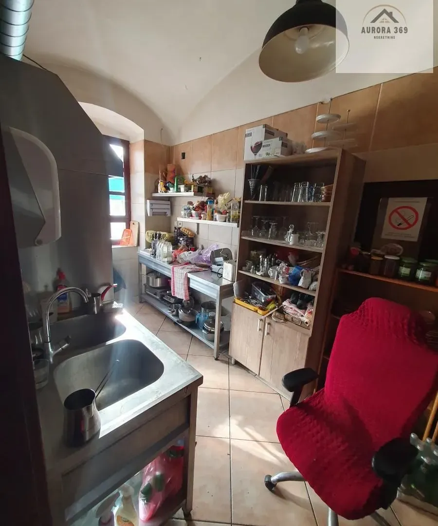 Izdavanje, poslovni prostor, 200m², Irig, Srbija