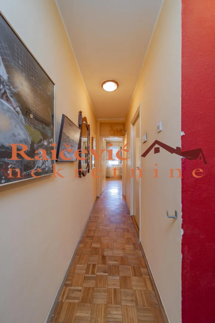 Prodaja, trosoban stan, 97m², Vračar, Šid