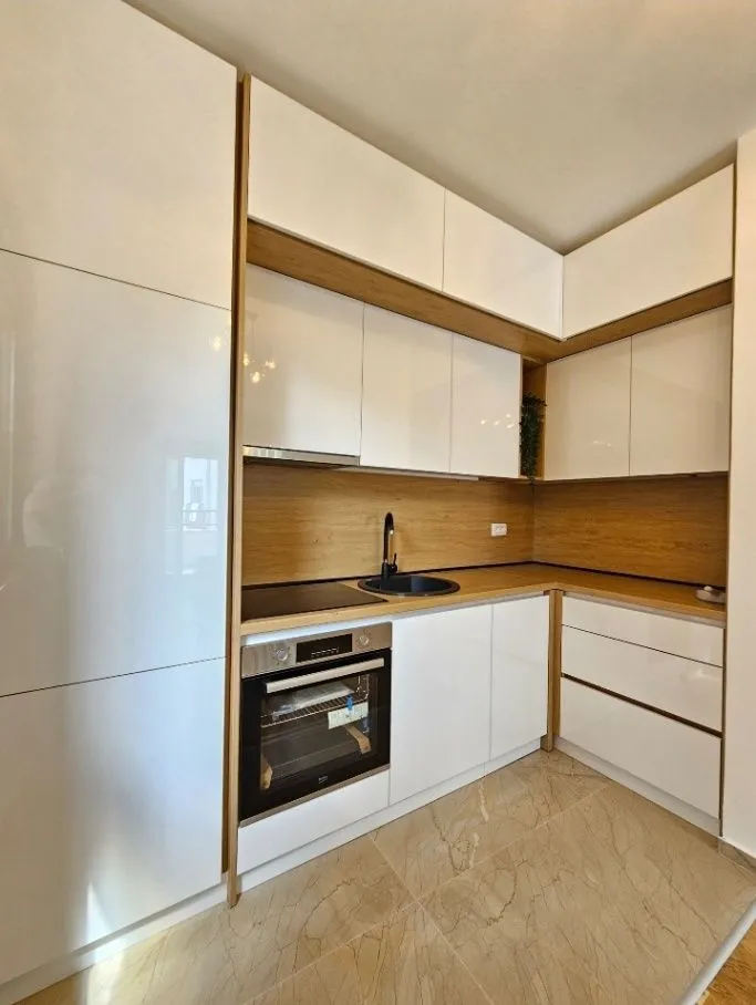 Izdavanje, jednosoban stan, 50m², Central Point, Podgorica