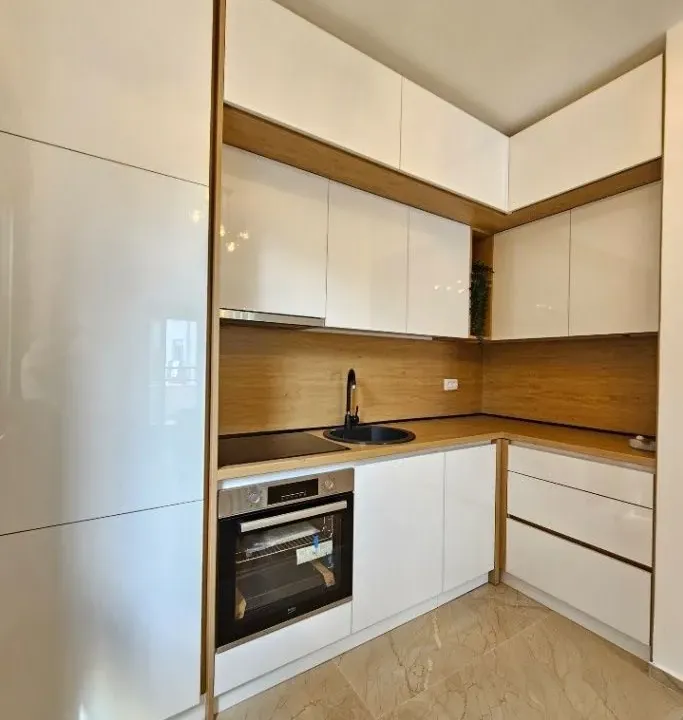 Izdavanje, jednosoban stan, 50m², Central Point, Podgorica