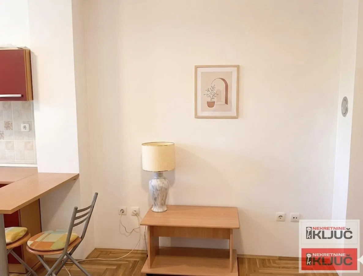 Izdavanje, garsonjera, 26m², Bulevar Oslobodjenja, Novi Sad Sve Podlokacije