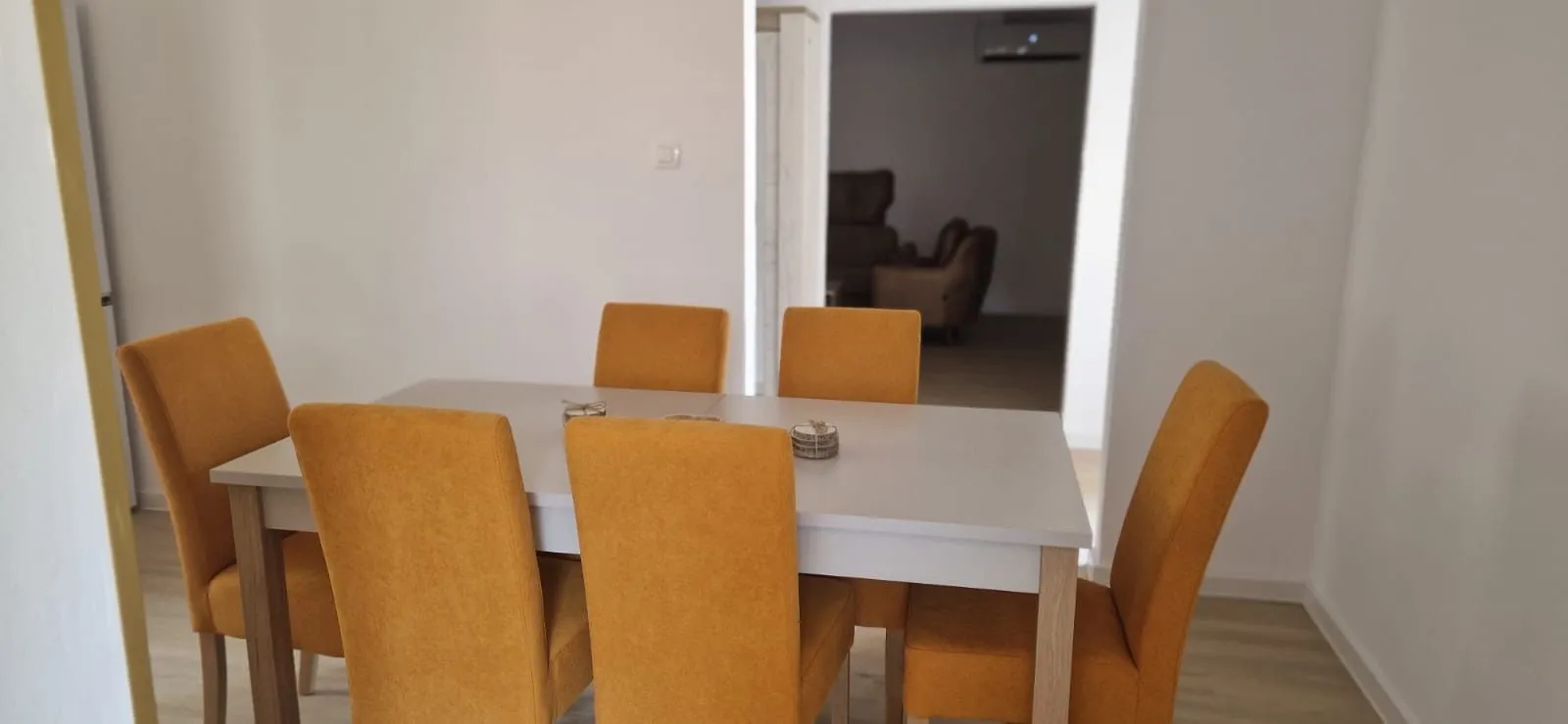 Izdavanje, dvosoban stan, 115m², Škaljari, Kotor
