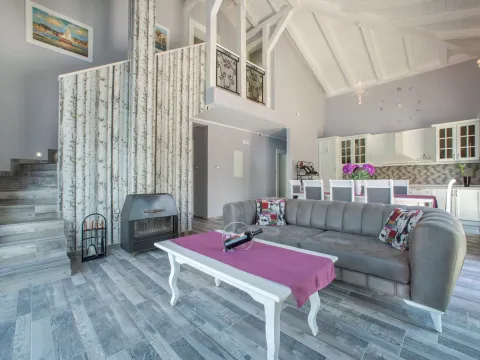 Izdavanje, kuća, 150m², Stoliv, Kotor - image 5