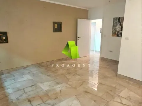 Rent, office space, 70m², Medijana, Niš