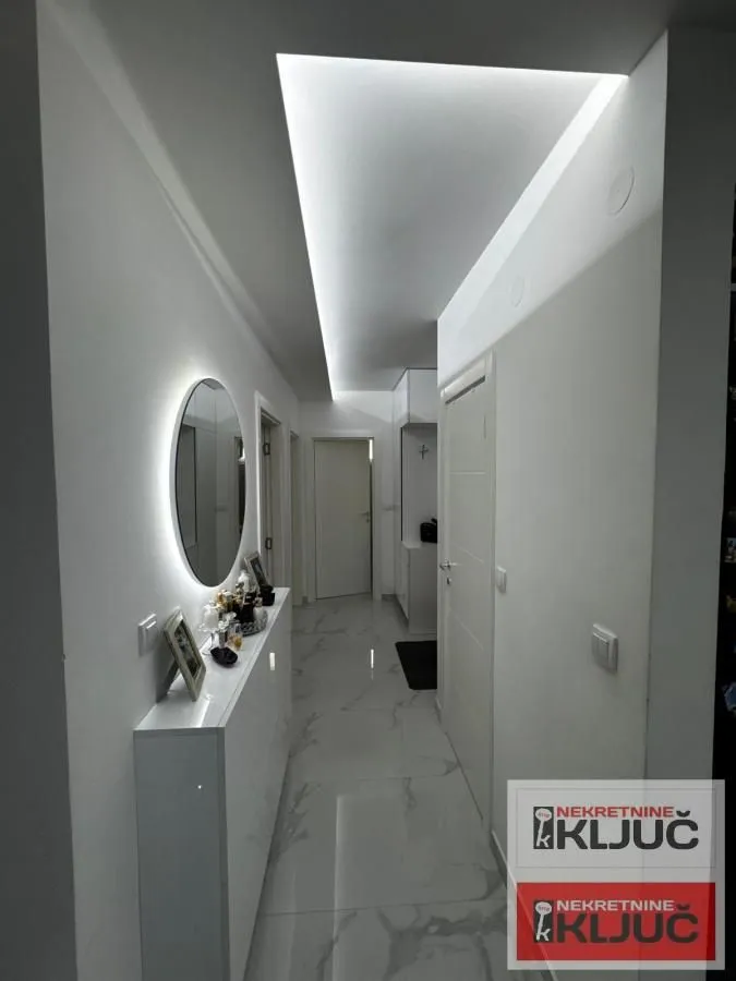 Prodaja, dvosoban stan, 57m², Lipov gaj, Novi Sad Sve Podlokacije