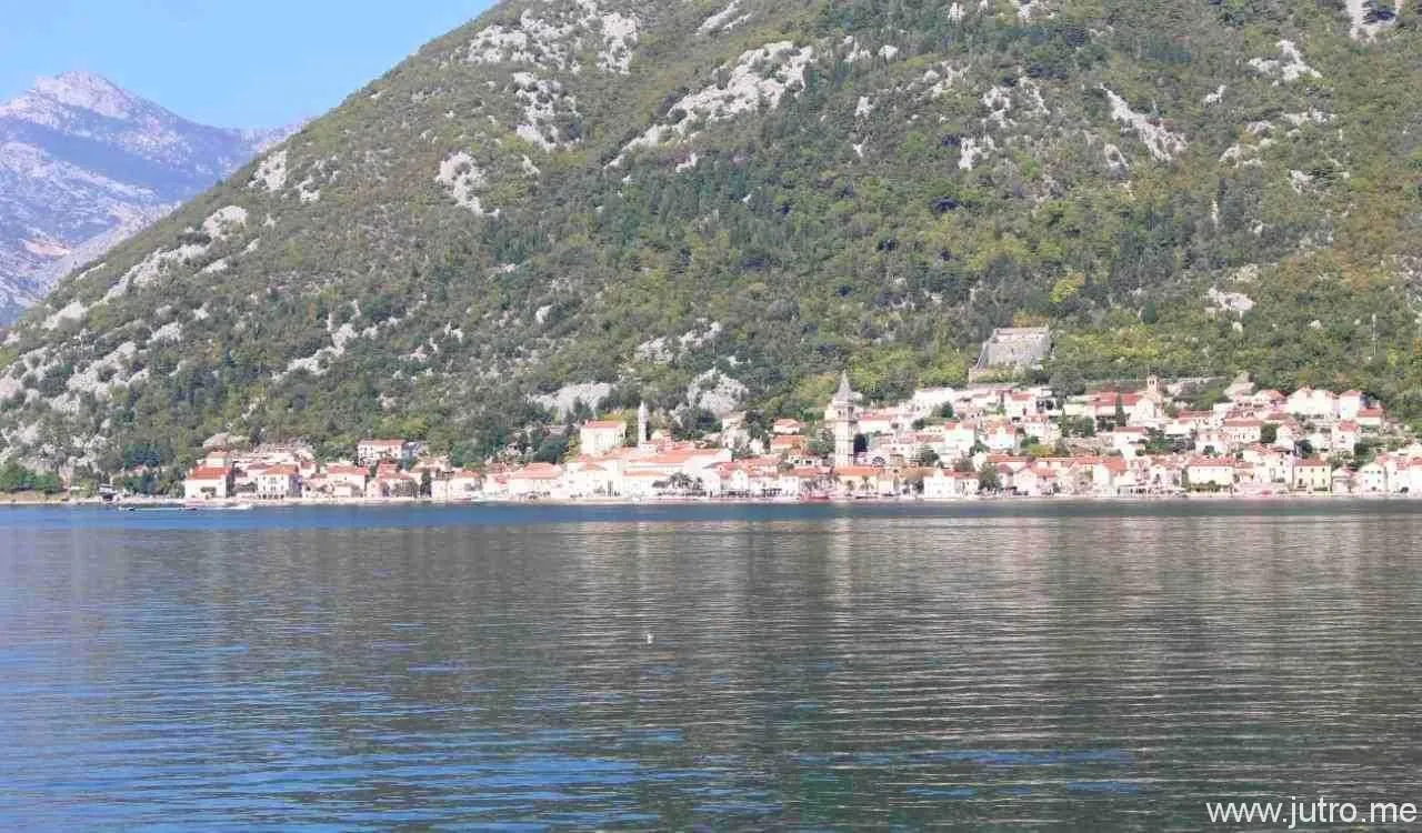 Prodaja, kuća, 230m², Prčanj, Kotor