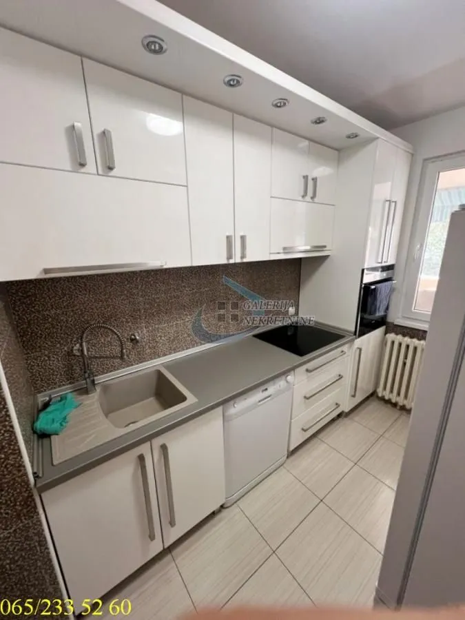 Sale, three bedroom apartment, 75m², Farmaceutski Fakultet, Voždovac Sve Podlokacije