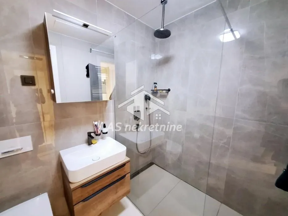 Izdavanje, četvorosoban stan, 120m², Stari Grad, Beograd