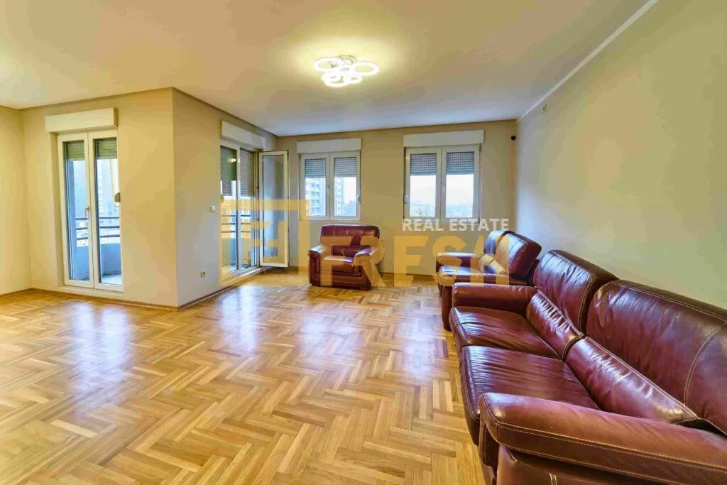 Prodaja, trosoban stan, 112m², Stari Aerodrom, Podgorica