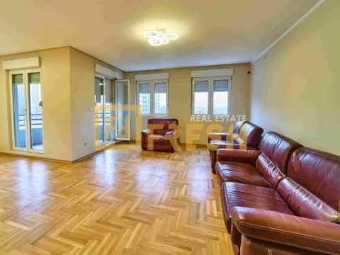 Prodaja, trosoban stan, 112m², Stari Aerodrom, Podgorica - image 2