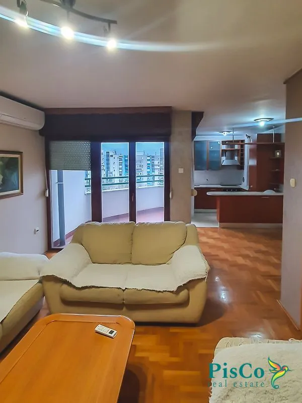 Prodaja, trosoban stan, 105m², Blok 6, Podgorica