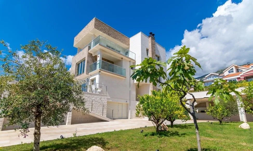 Sale, house, 400m², Bečići, Budva