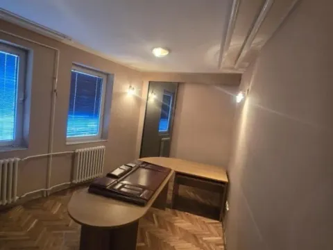 Izdavanje, poslovni prostor, 40m², Bulevar Oslobodjenja, Novi Sad Sve Podlokacije - image 4