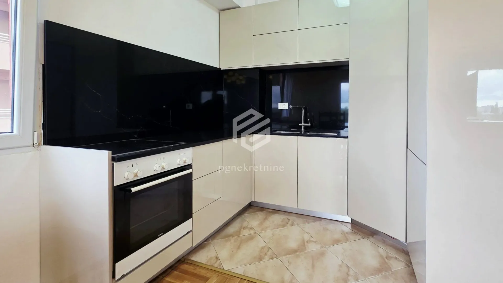 Rent, three bedroom apartment, 92m², Krivi Most, Podgorica
