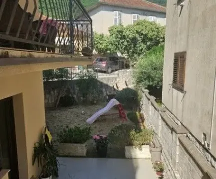 Izdavanje, dvosoban stan, 70m², Tivat, Crna Gora - image 9