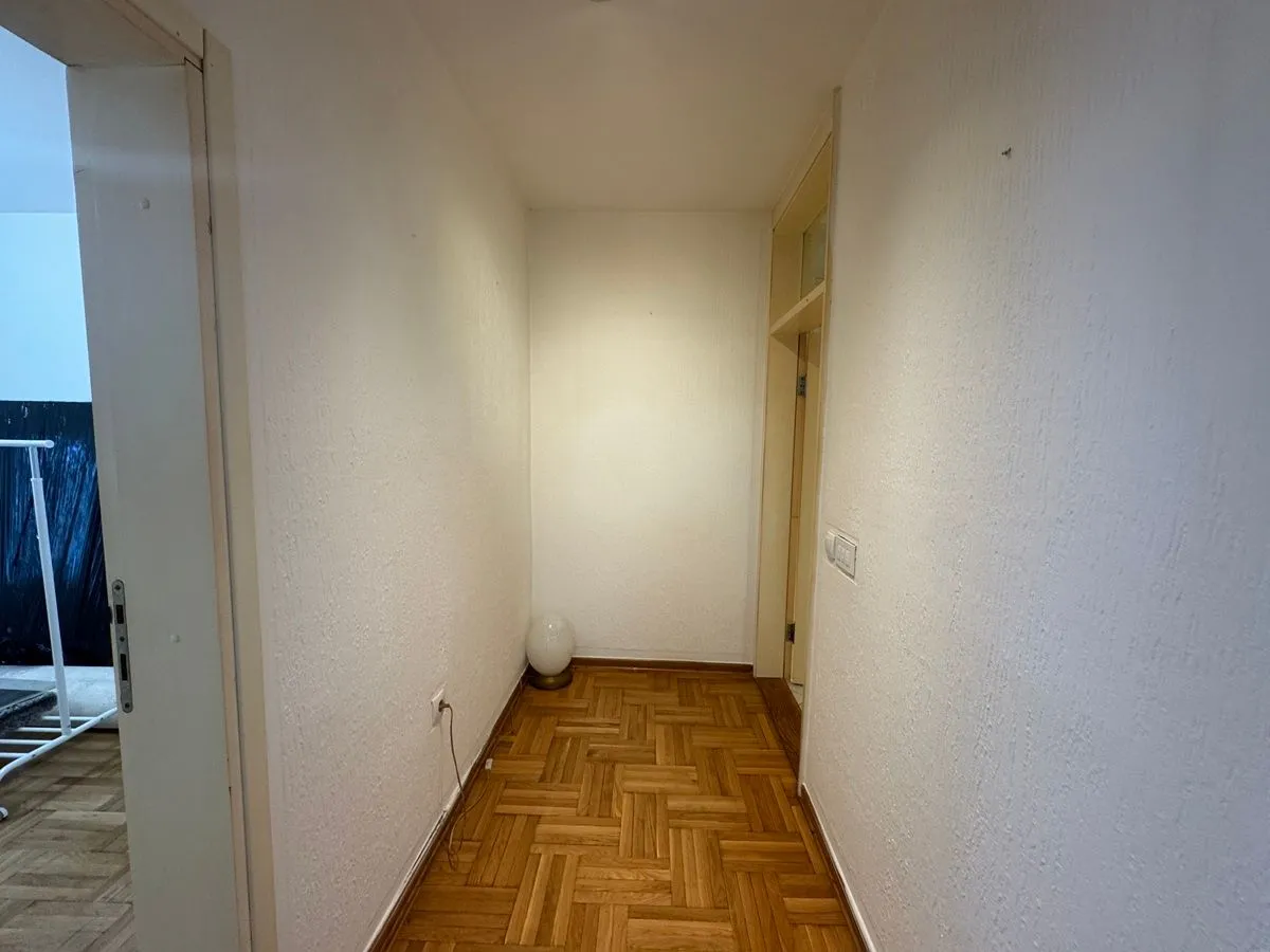 Izdavanje, poslovni prostor, 94m², Dedinje Sve Podlokacije, Beograd