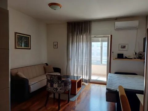 Izdavanje, stan, 35m², City Kvart, Podgorica