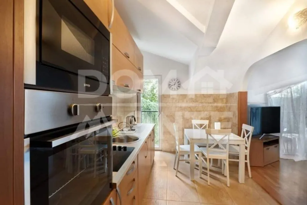 Izdavanje, dvosoban stan, 80m², Centar, Tivat