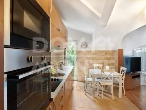 Izdavanje, dvosoban stan, 80m², Centar, Tivat - image 7