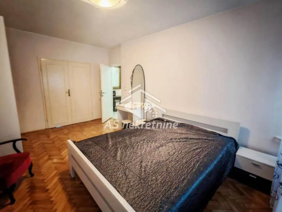 Rent, three bedroom apartment, 73m², Kalenić Pijaca, Vračar Sve Podlokacije