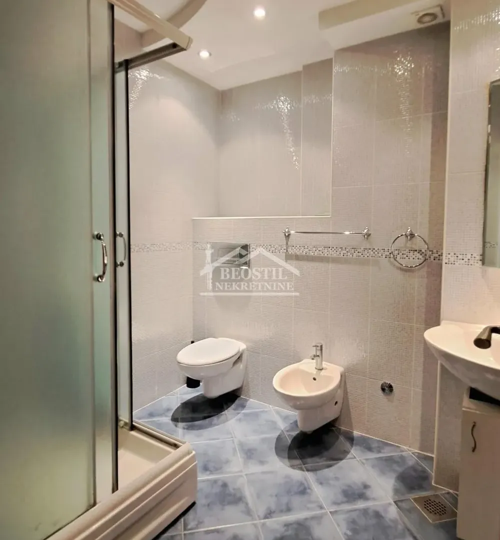Rent, four bedroom apartment, 156m², Vračar Sve Podlokacije, Beograd
