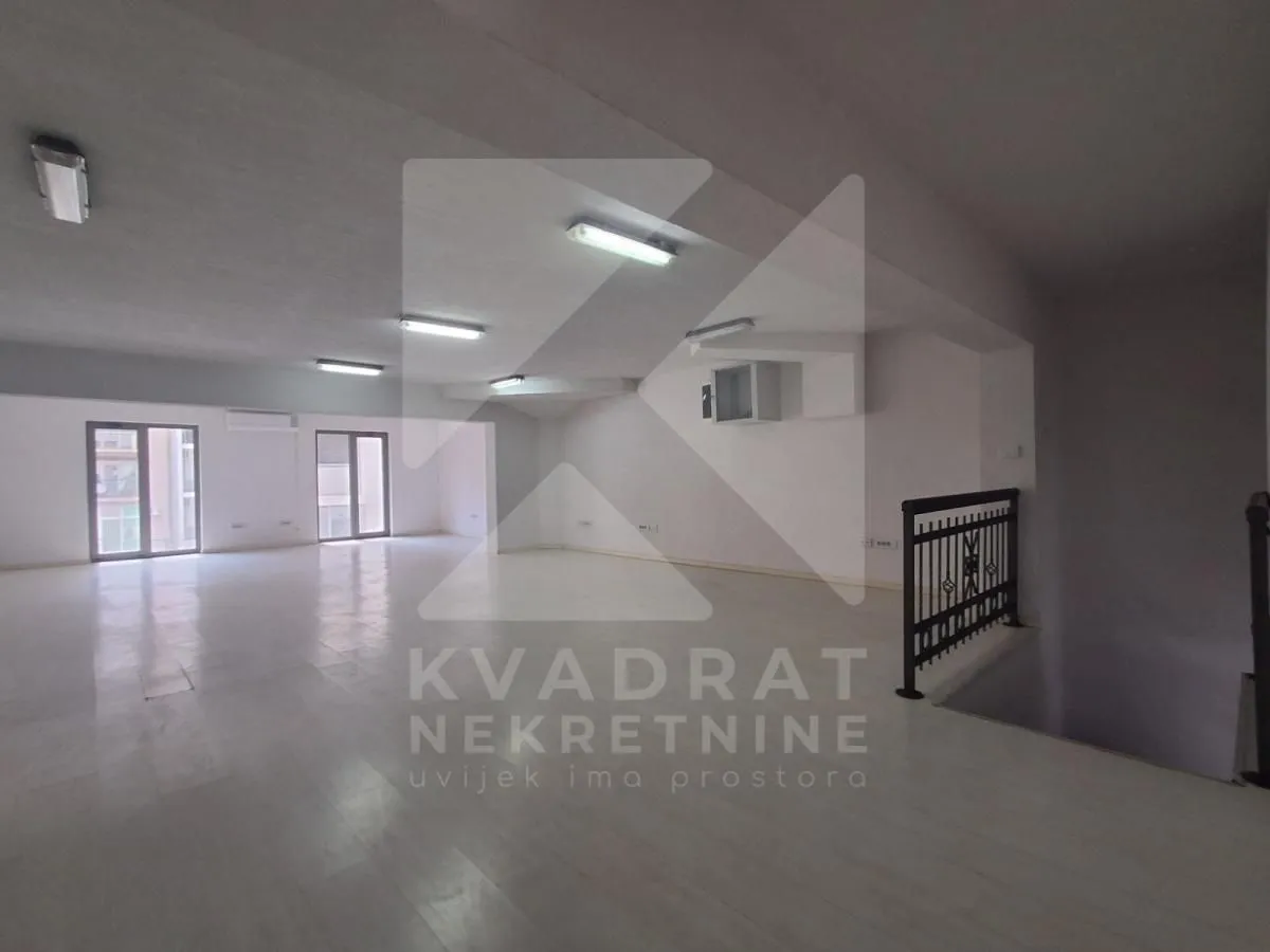 Rent, office space, 172m², 1 maj, Podgorica