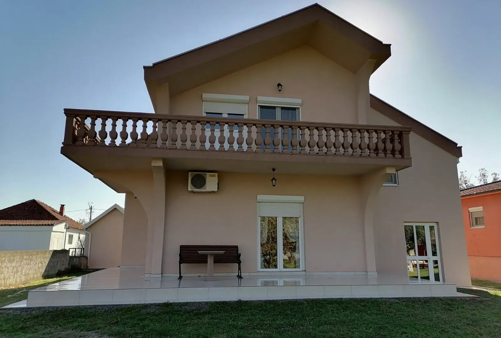 Prodaja, kuća, 350m², Podgorica, Crna Gora