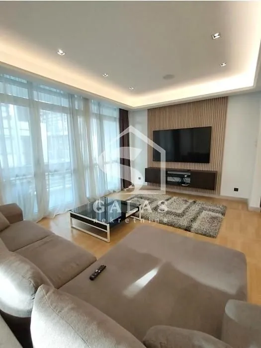 Izdavanje, četvorosoban stan, 148m², Savski Venac, Beograd