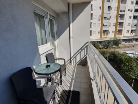 Izdavanje, dvosoban stan, 64m², Stari Aerodrom, Podgorica - image 11