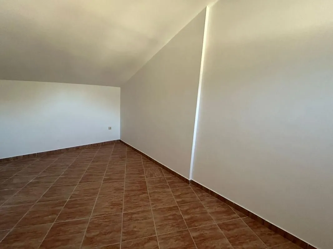 Prodaja, dvosoban stan, 60m², Sutomore, Bar