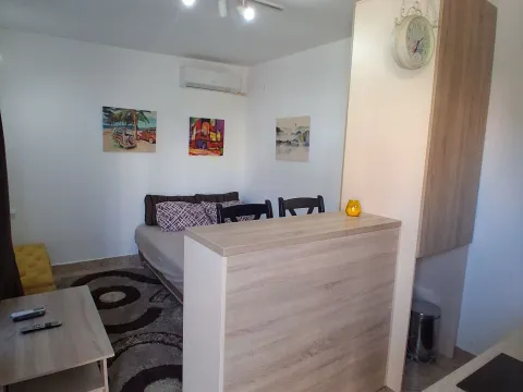 Stan-na-dan, jednosoban stan, 25m², Blok 9, Podgorica - image 3