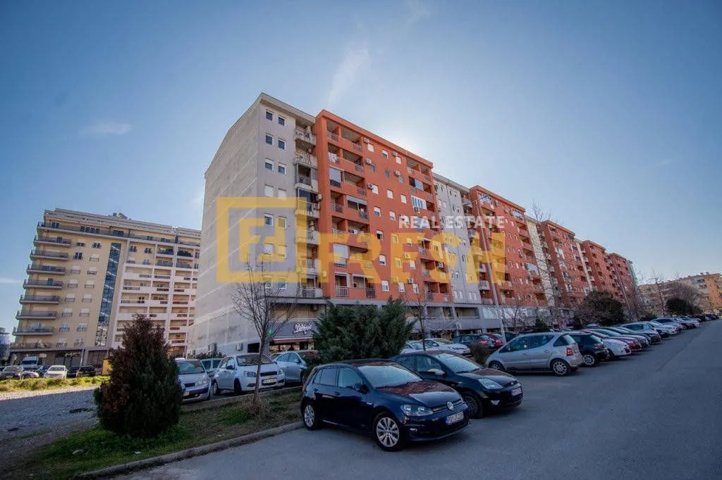 Izdavanje, poslovni prostor, 145m², City Kvart, Podgorica