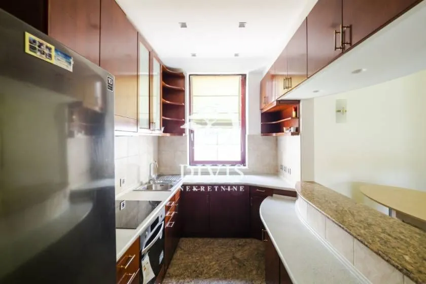 Izdavanje, kuća, 270m², Voždovac Sve Podlokacije, Beograd