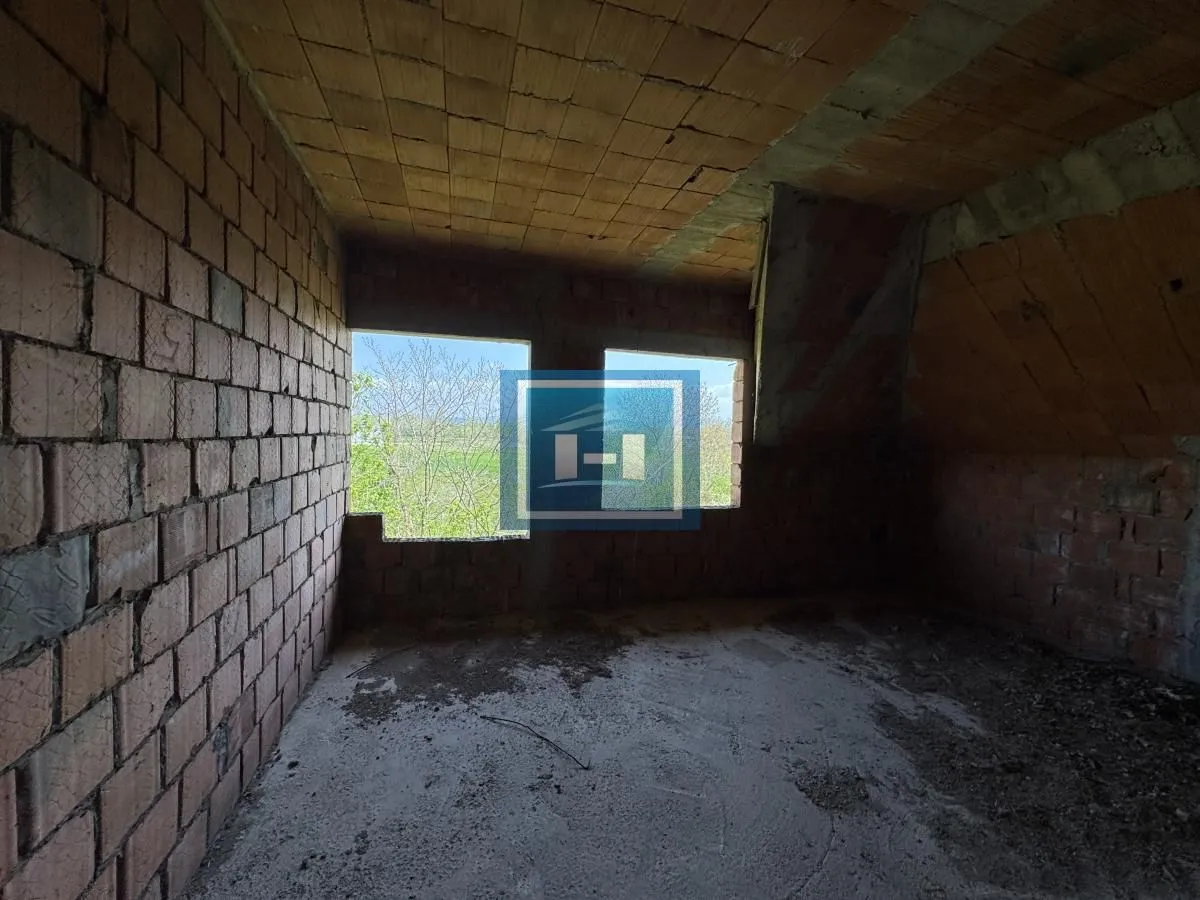 Prodaja, kuća, 685m², Moravski park, Ćuprija