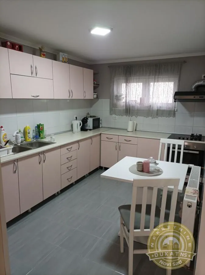 Prodaja, kuća, 170m², Beočin, Srbija