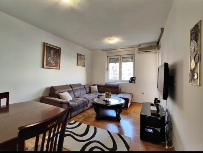 Izdavanje, dvosoban stan, 64m², Stari Aerodrom, Podgorica