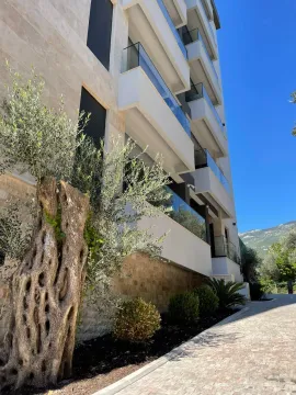 Izdavanje, jednosoban stan, 40m², Bečići, Budva - image 14