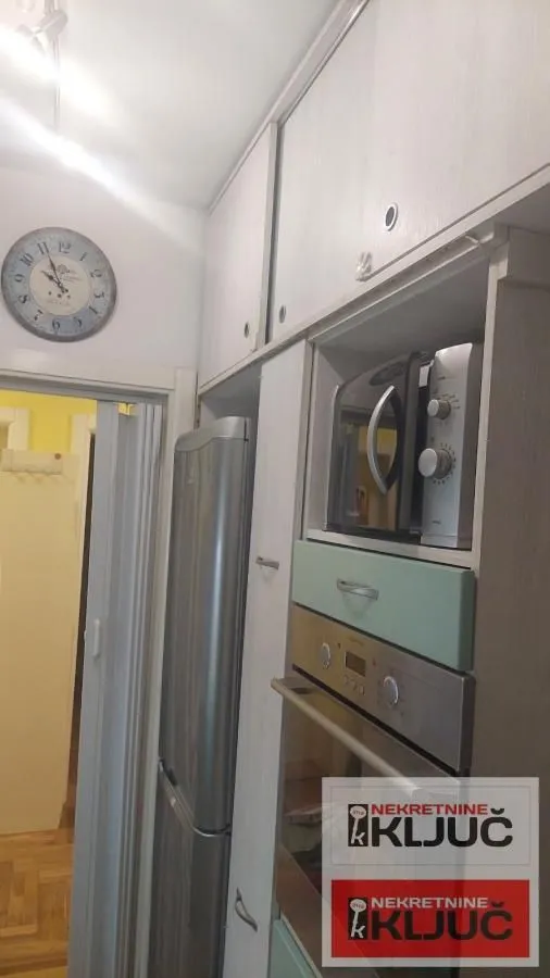 Izdavanje, trosoban stan, 71m², Centar, Novi Sad