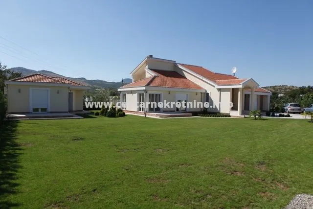 Prodaja, kuća, 254m², Donji Kokoti, Podgorica