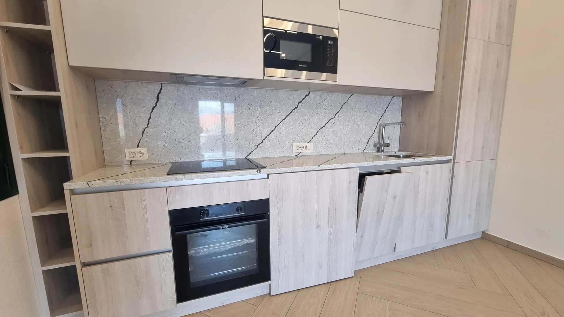 Prodaja, dvosoban stan, 80m², Dobrota, Kotor