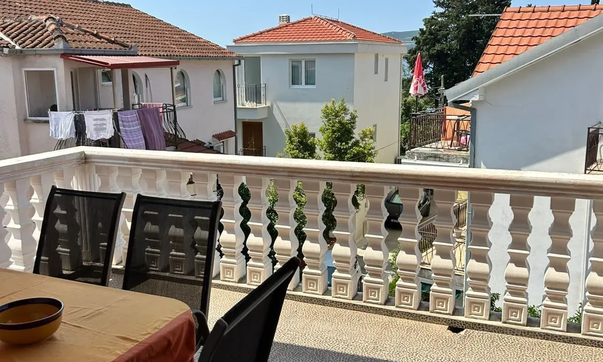 Izdavanje, dvosoban stan, 120m², Seljanovo, Tivat