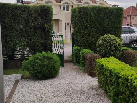 Izdavanje, kuća, 200m², Zagorič, Podgorica - image 13