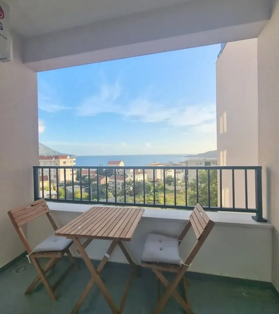 Rent, one bedroom apartment, 44m², Bečići, Budva