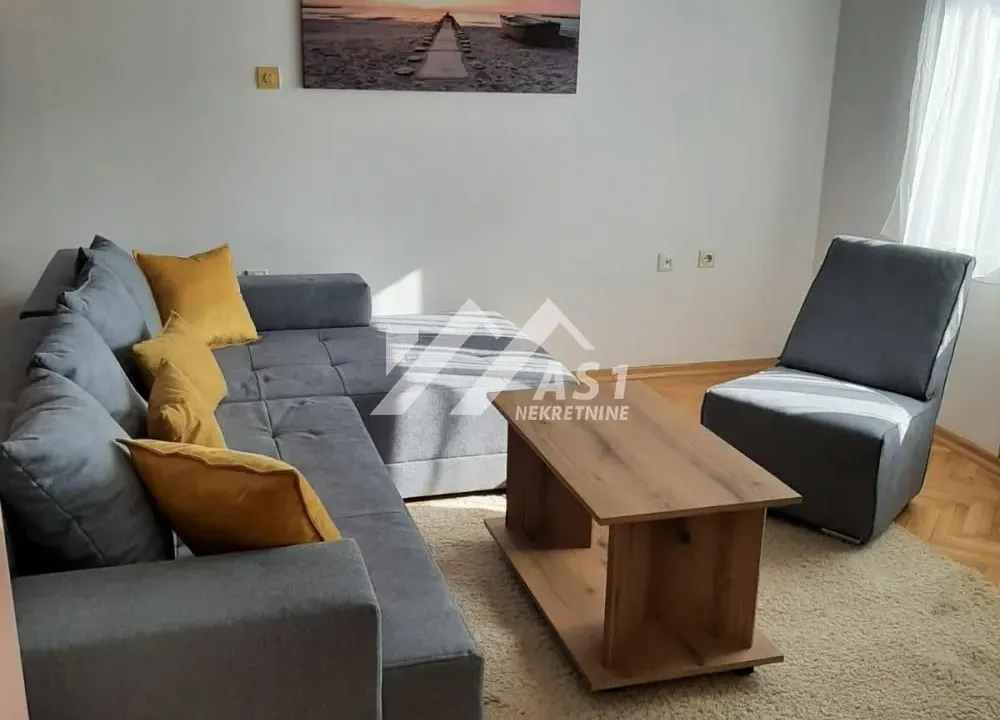 Izdavanje, trosoban stan, 82m², Bulevar Oslobodjenja, Novi Sad Sve Podlokacije