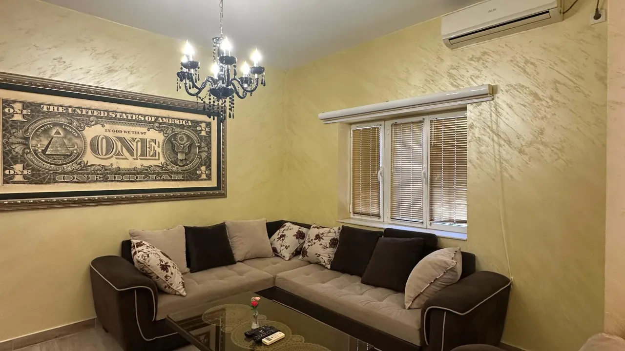 Izdavanje, jednosoban stan, 63m², Centar, Tivat