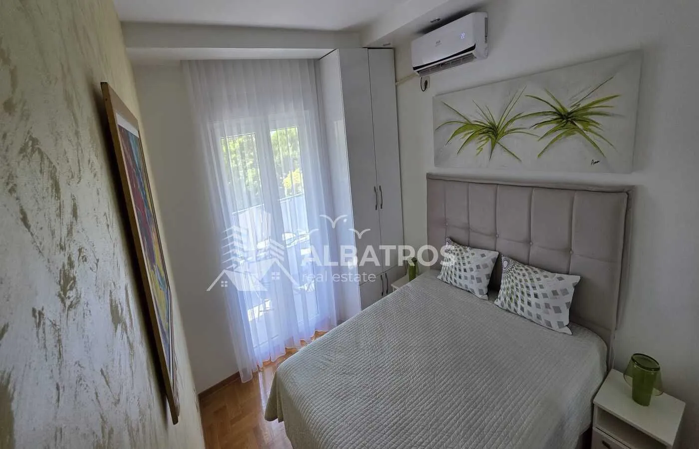 Izdavanje, jednosoban stan, 47m², Centar, Bar