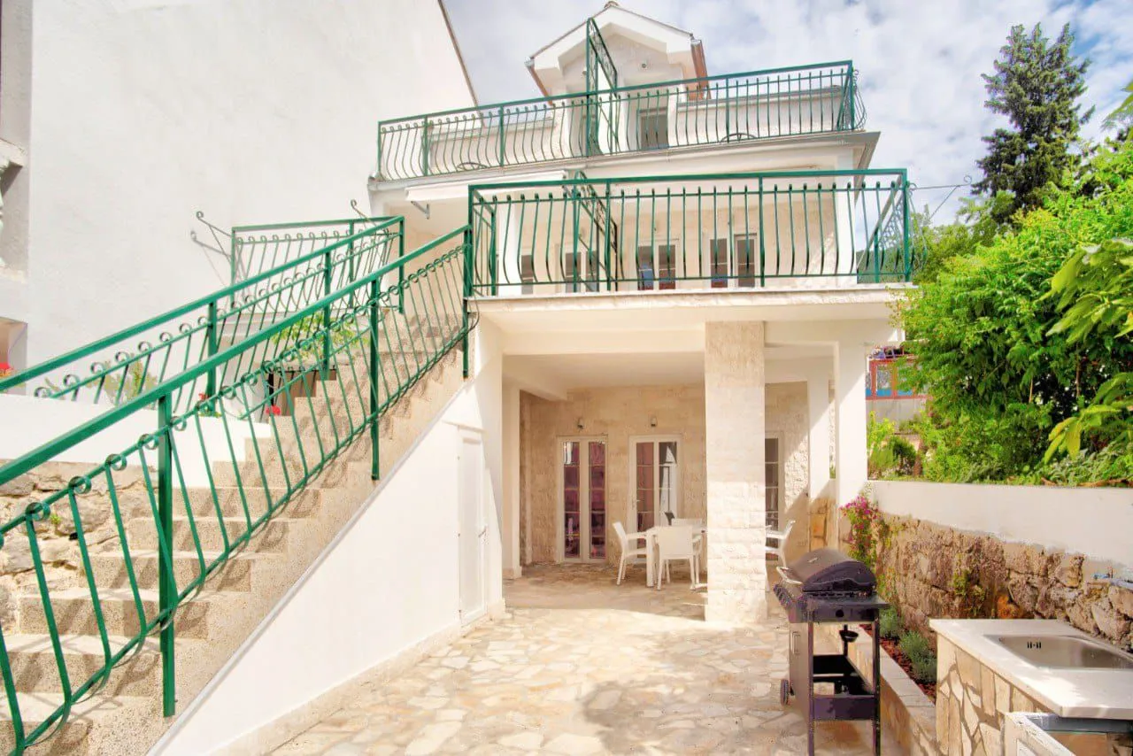 Prodaja, dvosoban stan, 62m², Baošići, Herceg Novi
