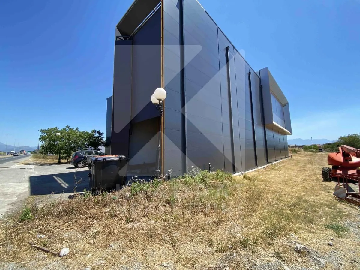 Rent, office space, 1800m², Zeta, Podgorica