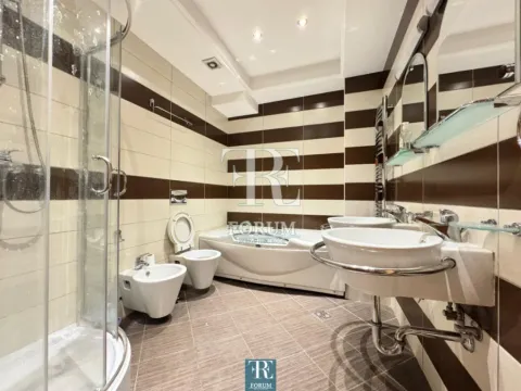 Izdavanje, dvosoban stan, 100m², Centar, Podgorica - image 11